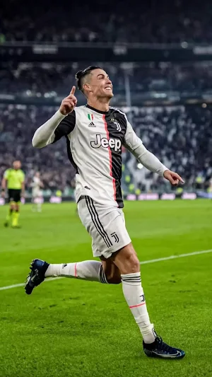 Ronaldo CR7 Football Wallpaper Screenshot 1