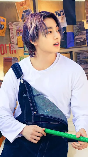 Jungkook Wallpaper & Photos HD Screenshot 2