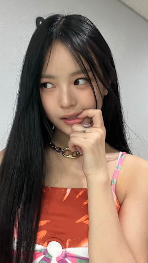 NewJeans Wallpapers Kpop Screenshot 1
