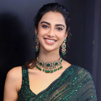 Meenakshi Chaudhary Wallpapers