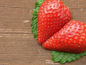 Strawberry wallpapers Screenshot 2