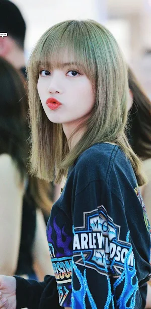 Lisa Blackpink Wallpaper 4K HD Screenshot 3