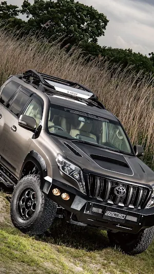 Toyota Land Cruiser Wallpaper Screenshot 1
