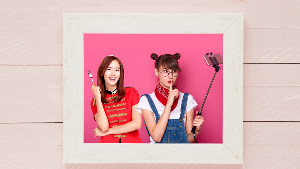 Take pictures With Yoona (SNSD Screenshot 2