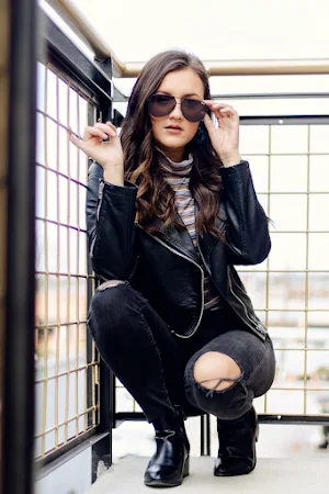 Sexy Fashionable Jeans Girls Screenshot 0
