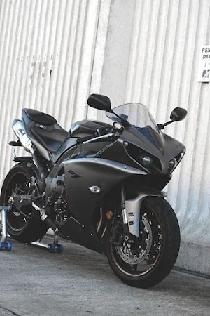 Yamaha YZF R1 Wallpapers Screenshot 1