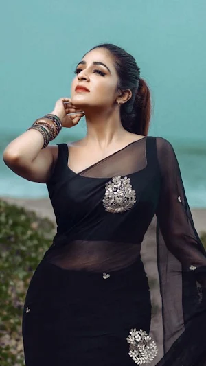 Malavika Wales Wallpapers HD Screenshot 0