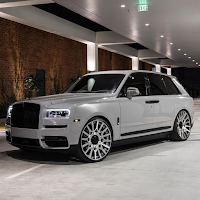 Rolls Royce Cullinan Wallpaper