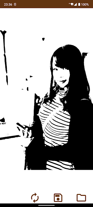 Black and White Photo Screenshot 0
