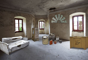 Mystery Abandoned Workshop Screenshot 2