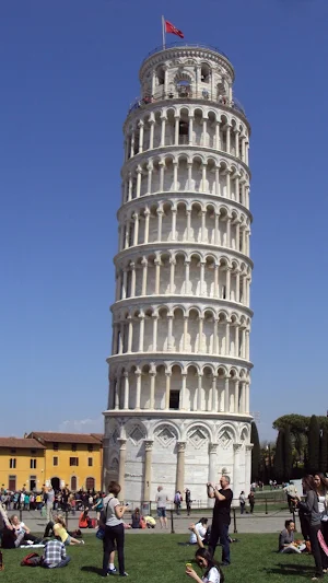 Leaning Tower of Pisa Screenshot 1