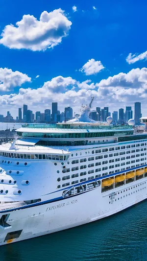 Cruise Ship Wallpaper Screenshot 2