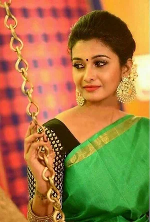 Hot Indian Saree Girls Photos Screenshot 1