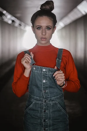 Sexy Girls Wearing Dungaree Screenshot 2