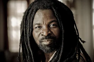 Rocky Dawuni Music Videos Screenshot 0