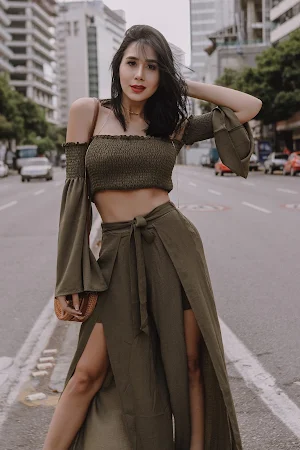 Sexy Girls Wearing Long Skirt Screenshot 3