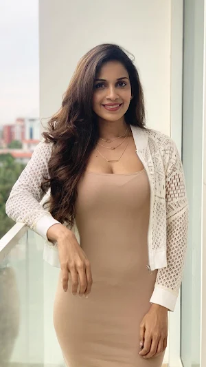 Samyuktha Shan Wallpapers HD Screenshot 2