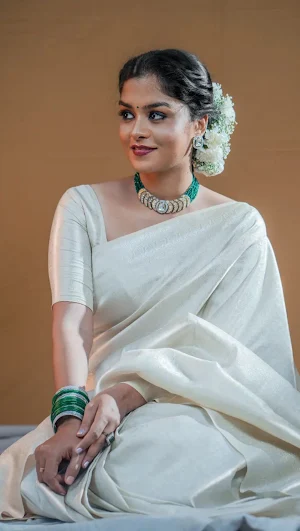 Lakshmi Priya Wallpapers HD Screenshot 2