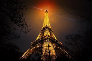 Eiffel Tower Wallpaper HD Screenshot 2