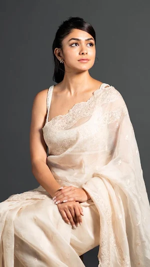 Mrunal Thakur Wallpapers HD Screenshot 0