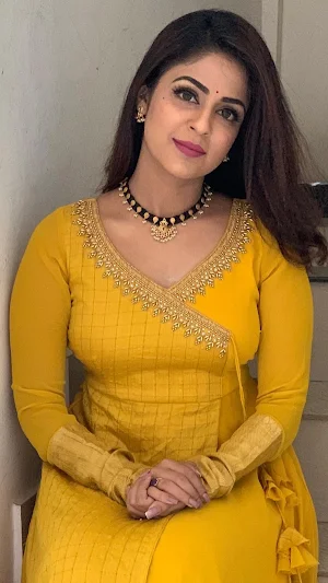 Malavika Wales Wallpapers HD Screenshot 3