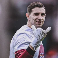Emiliano Martinez 4K Wallpaper