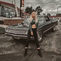 Sexy Girls Wearing Leggings