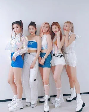 ITZY KPOP Wallpapers Screenshot 2