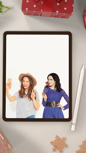 Take Pictures With Elizabeth Gillies Screenshot 1