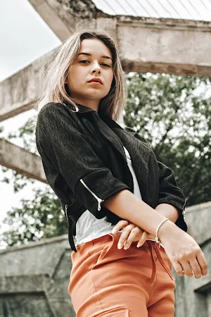 Sexy Girls Wearing Track Pants Screenshot 3