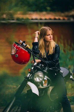 lady biker Wallpapers Screenshot 3