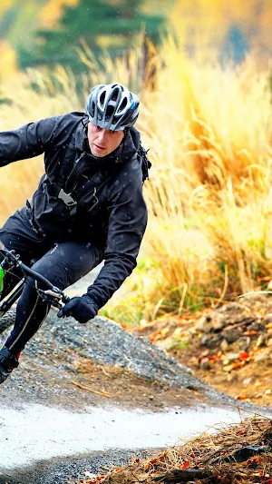 Mountain Biking Wallpaper Screenshot 1