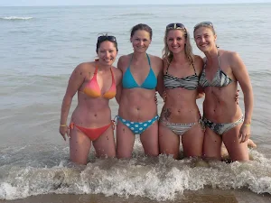 Sexy Hot Bikini Women Images screenshot 7