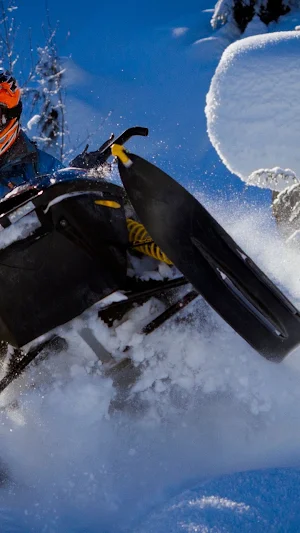 Snowmobiling Wallpaper Screenshot 0