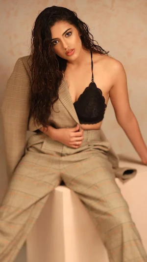 Malavika Sharma Wallpapers HD Screenshot 1