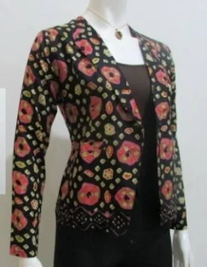 Model Blazer Batik Women Screenshot 3