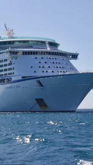 Cruise Ship Wallpaper Screenshot 0
