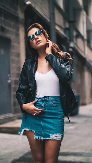 Sexy Girls Wearing Jeans Skirt Screenshot 3