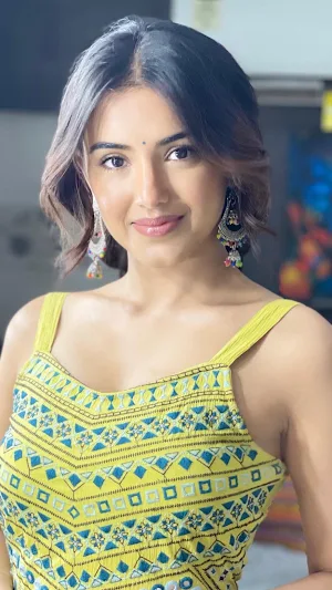 Malavika Sharma Wallpapers HD Screenshot 2