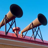 Fog horn sounds