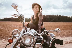 Girl And Motorcycle Wallpaper Screenshot 1