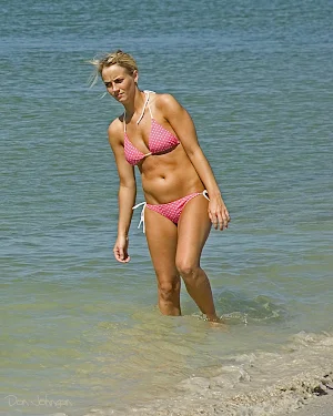 Sexy Spicy Bikini Girls Images Screenshot 1
