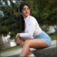 Sexy Girls Wearing Tight Skirt