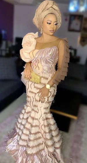 African Women's Wedding Dress Screenshot 0