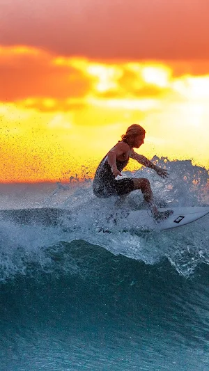Surfing Wallpaper Screenshot 0