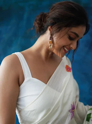 Keerthy Suresh Wallpaper HD Screenshot 2