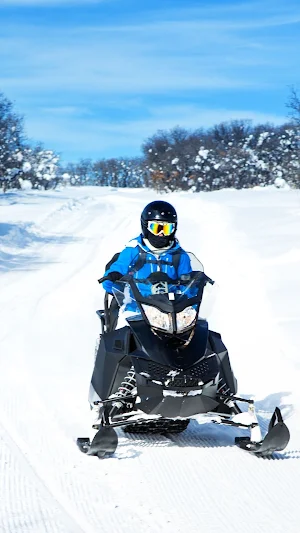 Snowmobiling Wallpaper Screenshot 1