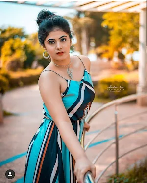 Sexy Girls In One Piece Dress Screenshot 1