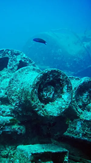 shipwreck wallpaper Screenshot 0