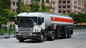 US Oil Tanker Truck Game 2023 Screenshot 1